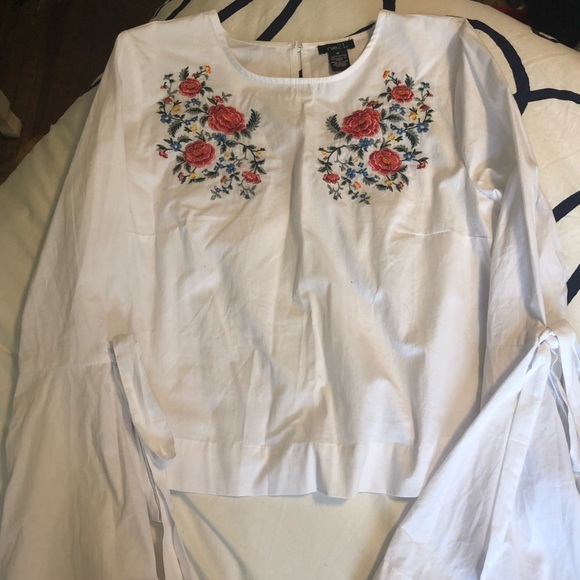 Rue21 Tops - Rue 21 Bell Sleeve Top